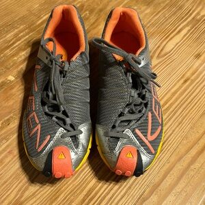 Keen shoes size 9